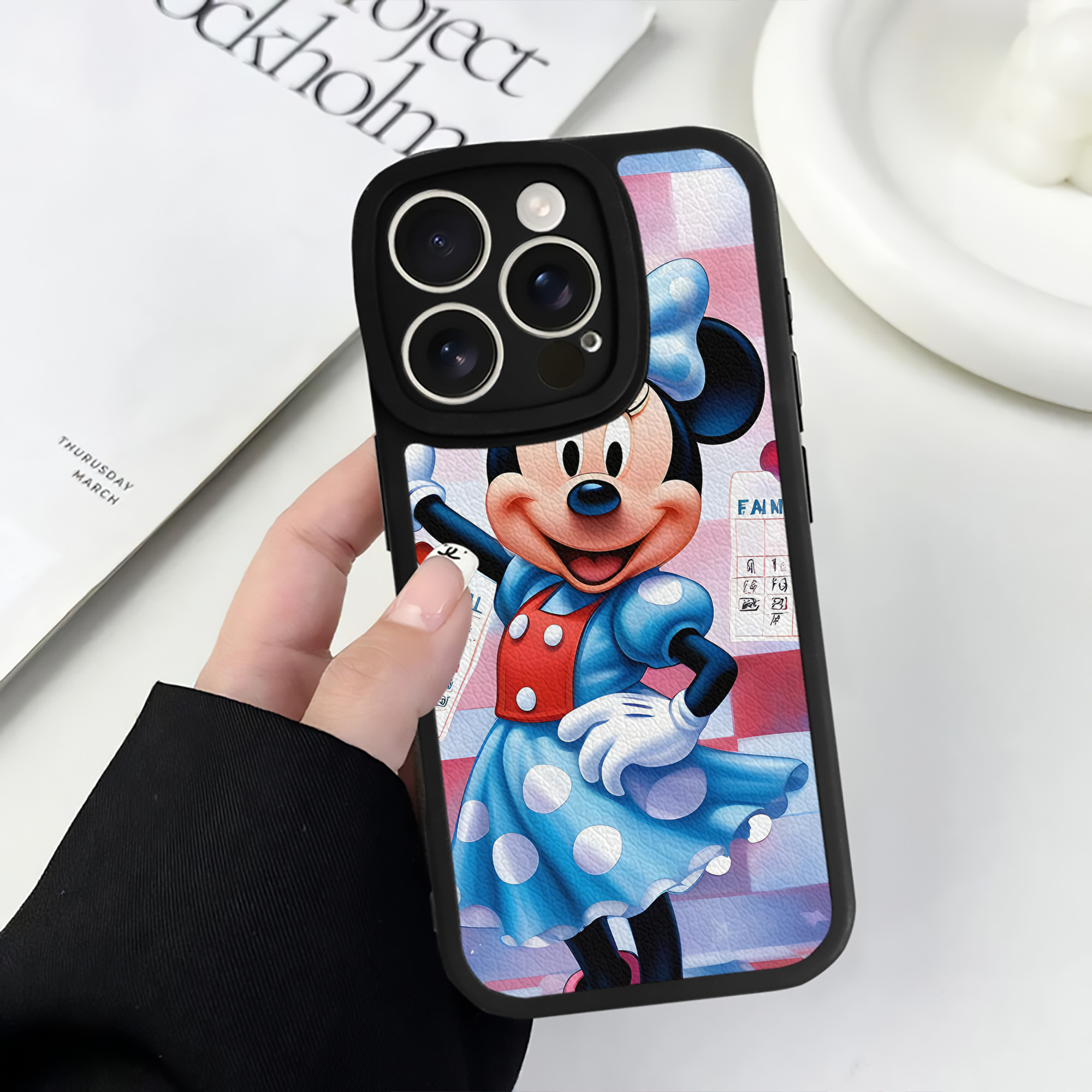 （画像用） ミッキーマウス Mickey Mouse 【iPhone 16シリーズ対応】シリコンスマホケース（レザー調） 材質：シリコン